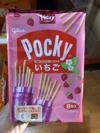 BÁNH QUE POCKY DÂU TÂY NHẬT BẢN  (13.6gx8 gói)